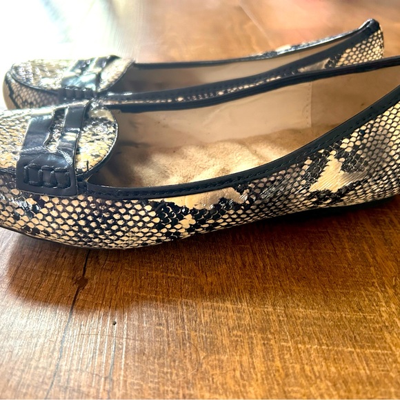 NWOT Animal Snakeskin Cushion Walk Shiny PVC Heeled Dress Shoe Slip On 7.5 Avon - Picture 2 of 4